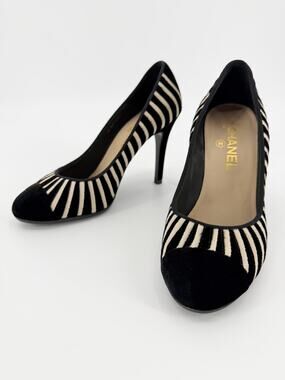 Chanel Pumps Striped Velvet Cap Toe Interlocking CC Logo Black White 39.5 9.5